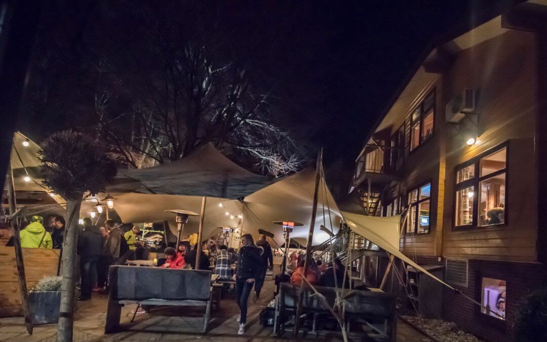 De Wilgenweard in Nijverdal is een unieke locatie voor een kerstuitje. Denk aan themaspellen, een pubquiz, een winterbbq of een escape room.